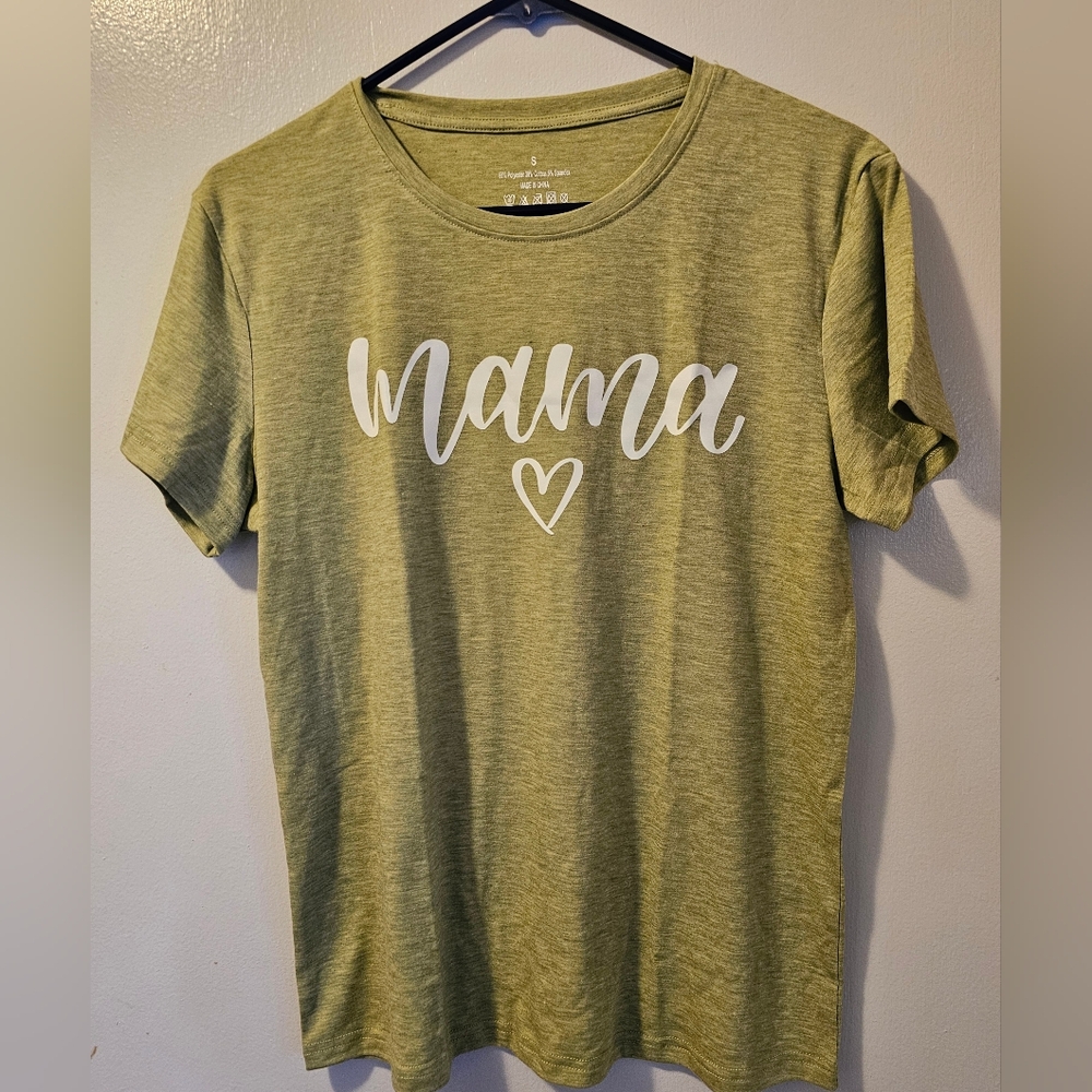 "Mama" Women's Green T-shirt‎ Size Small New